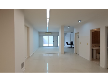 Oficina/Local con Cochera y Terraza – Excelente Renta