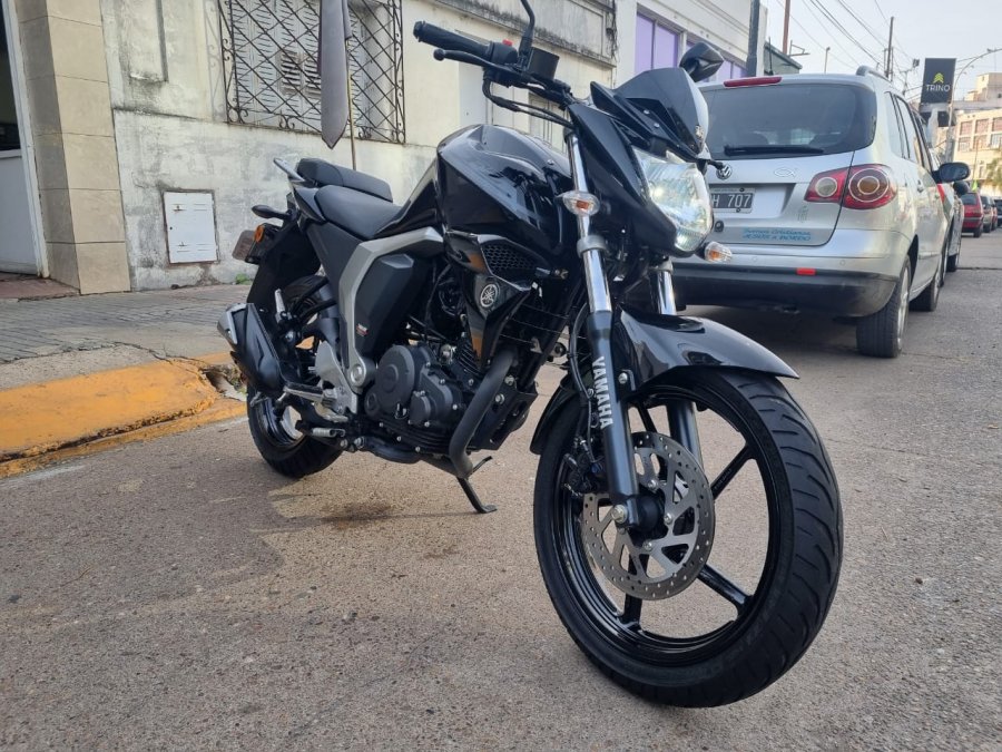 Única mano excelente Yamaha FZ 150cc / 2022 Km-19.500
