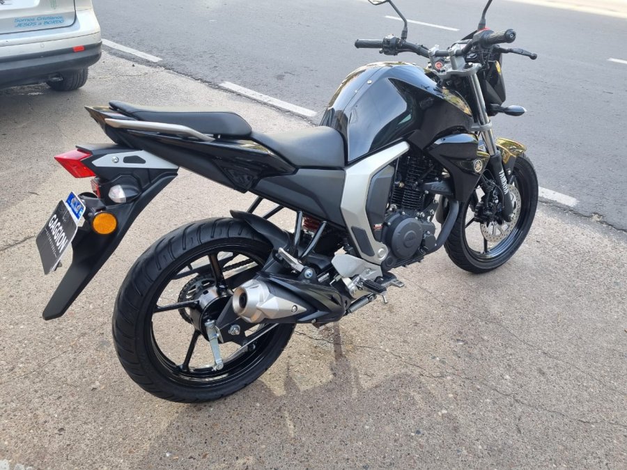 Única mano excelente Yamaha FZ 150cc / 2022 Km-19.500