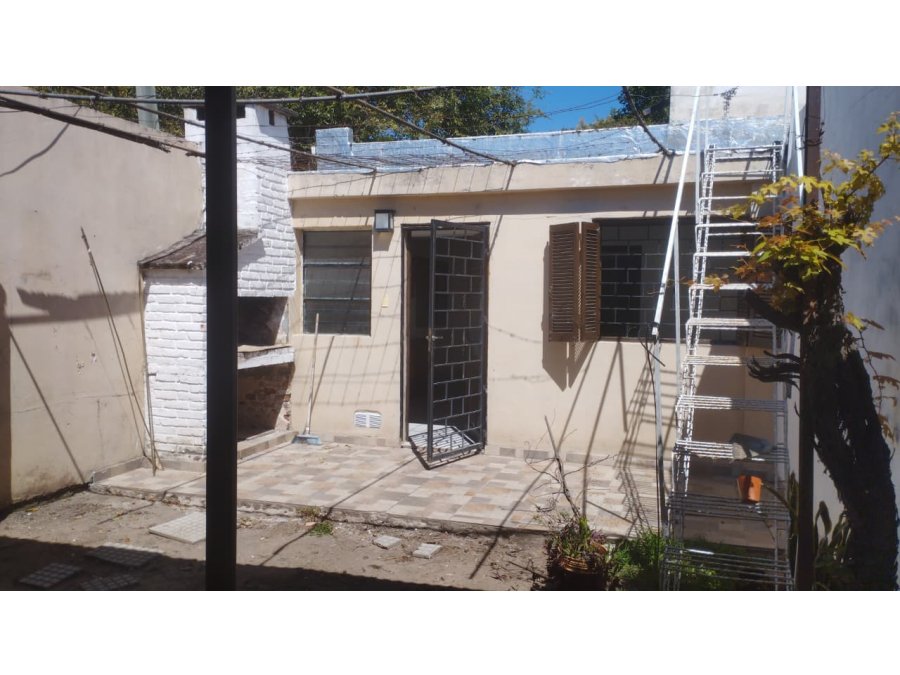 Alquilo Casa en Esquina Gutierrez y Hilario de la Quintana
