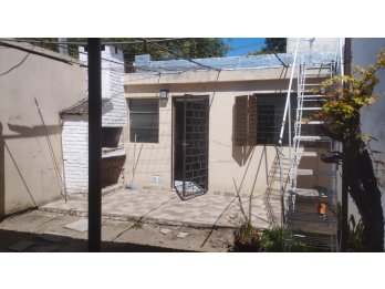 Alquilo Casa en Esquina Gutierrez y Hilario de la Quintana