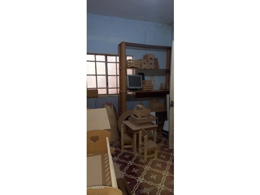 Vendo Terreno  Alto con Casa a Reciclar en Esquina