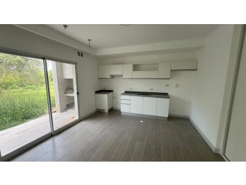 SE VENDE CASA 2 DORM, COCHERA Y FONDO VERDE, ORO VERDE, INTA