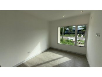 SE VENDE CASA 2 DORM, COCHERA Y FONDO VERDE, ORO VERDE, INTA