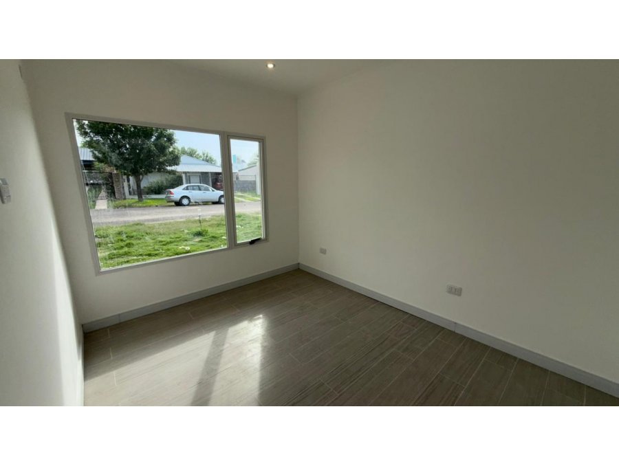 SE VENDE CASA 2 DORM, COCHERA Y FONDO VERDE, ORO VERDE, INTA