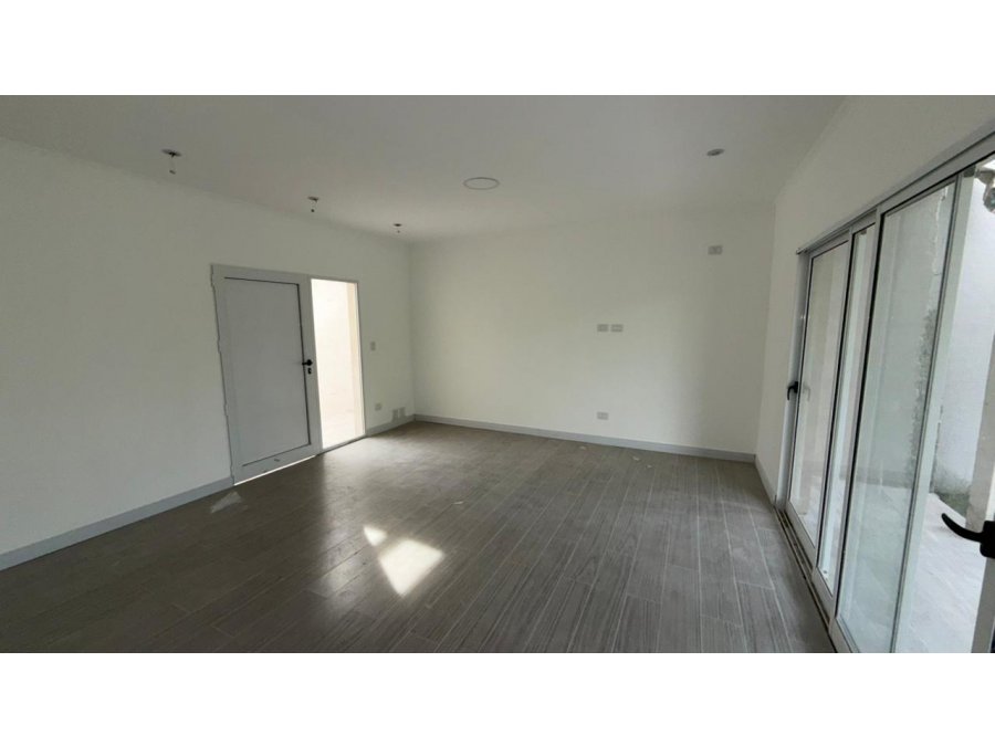 SE VENDE CASA 2 DORM, COCHERA Y FONDO VERDE, ORO VERDE, INTA