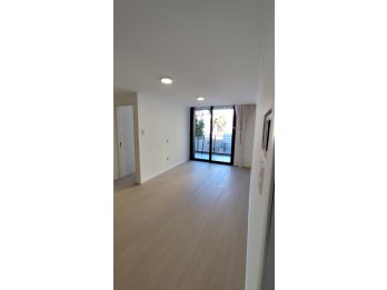 DUEÑO VENDE - 1 DORM - A ESTRENAR - FRENTE A PLAZA BOMBERO.