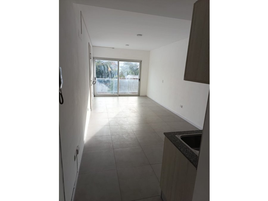 ALQUILAMOS MONOAMBIENTE CON COCHERA Calle Malvina 276
