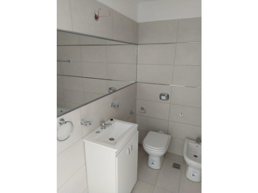 ALQUILAMOS MONOAMBIENTE CON COCHERA Calle Malvina 276