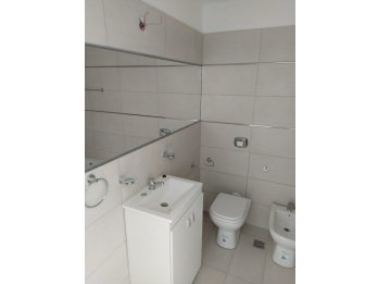 ALQUILAMOS MONOAMBIENTE CON COCHERA Calle Malvina 276