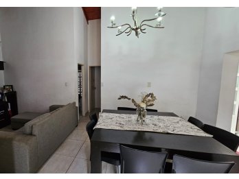 VENDO CASA 2DORM C/COCHERA - CALLE DPTO. FEDERAL