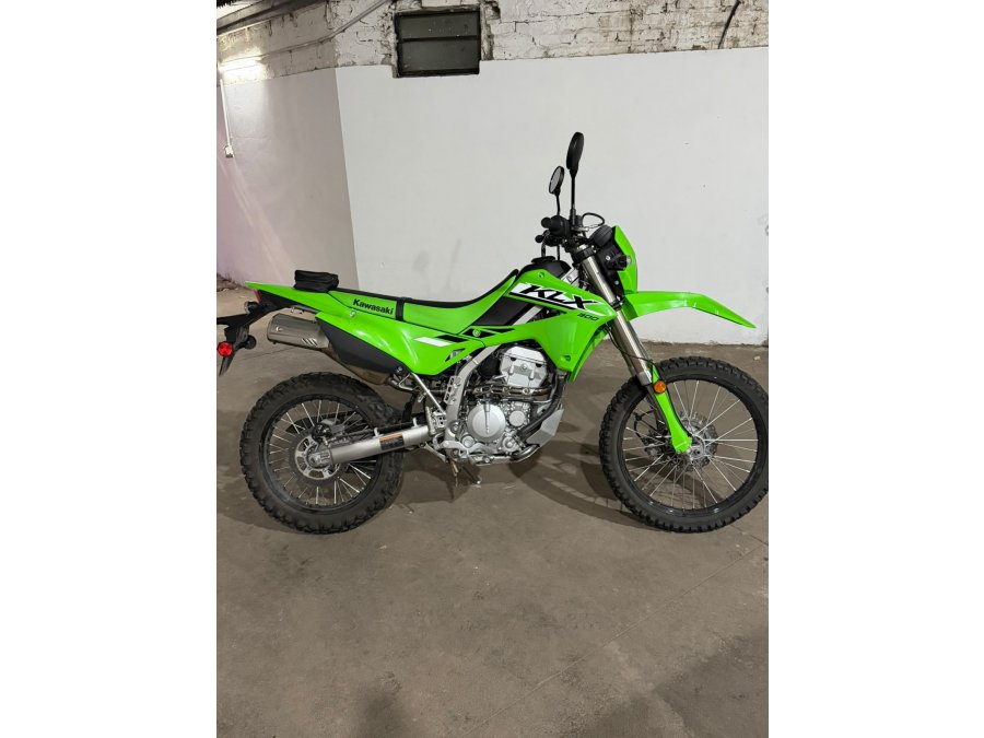 VENDO KLX 300 2025 CON 2000 KM