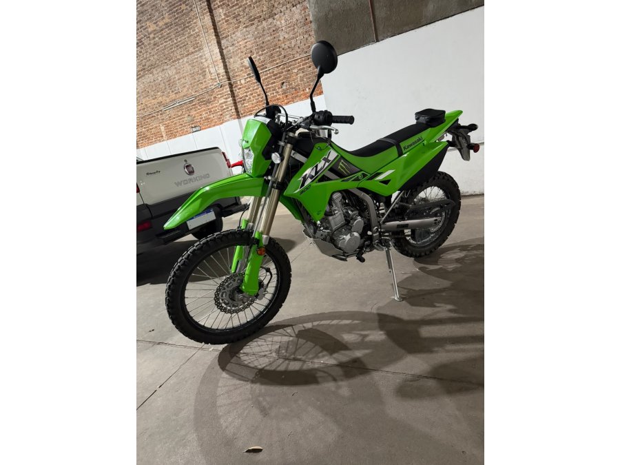 VENDO KLX 300 2025 CON 2000 KM