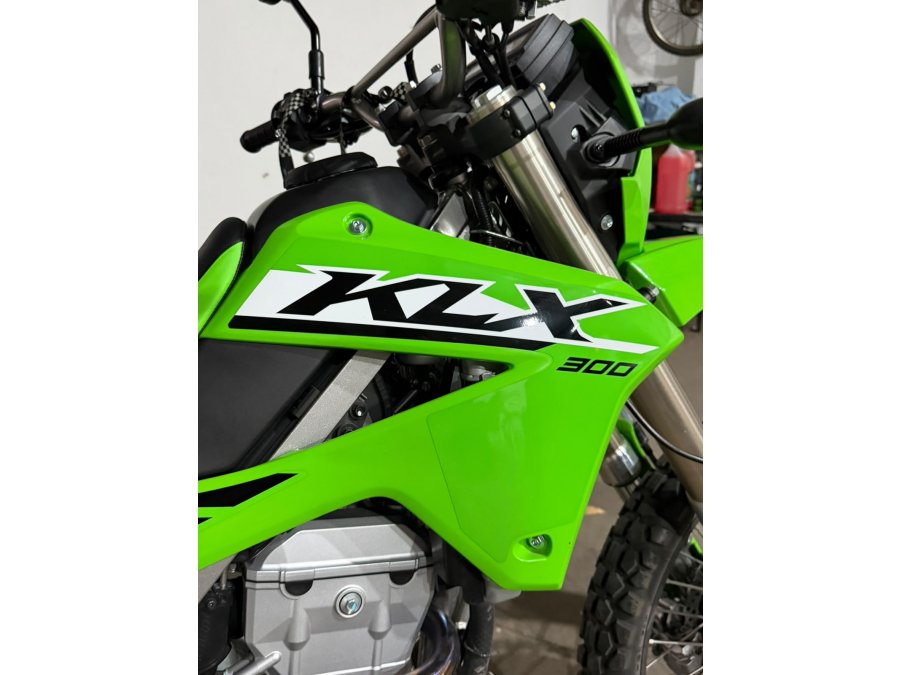 VENDO KLX 300 2025 CON 2000 KM