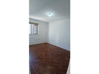 ALQUILA:  Departamento de tres dormitorios centrico