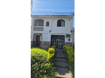 ALQUILA: Local ubicado en calle Gdor. Manuel Crespo