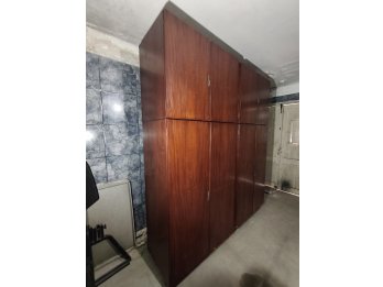 Amplio ROPERO de MADERA