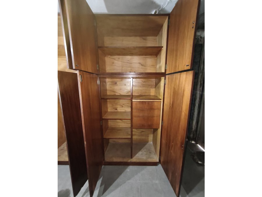 Amplio ROPERO de MADERA