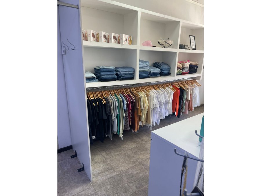 vendo fondo de comercio indumentaria y accesorios femenina
