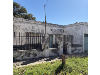 VENDE: Casa a reciclar, calle Los talas