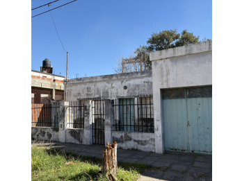 VENDE: Casa a reciclar, calle Los talas