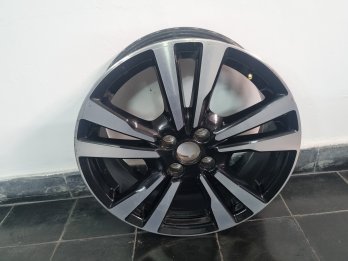 VENDO LLANTA NISSAN KICKS