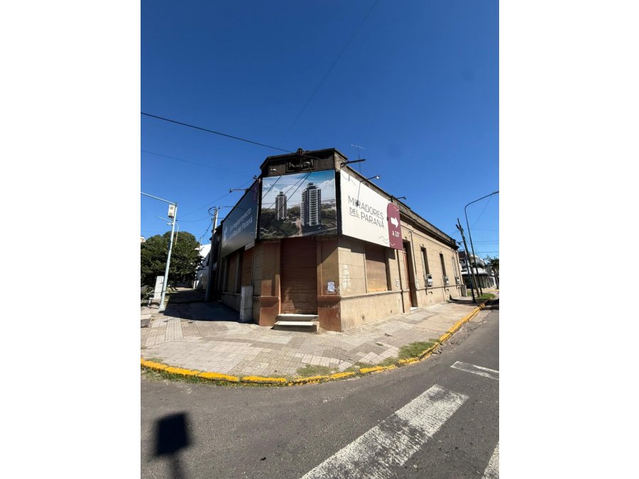VENDE IMPORTANTE ESQUINA DE PARANÁ A REFACCIONAR