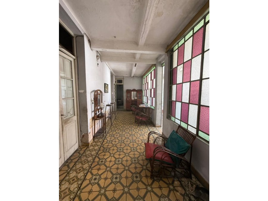 VENDE IMPORTANTE ESQUINA DE PARANÁ A REFACCIONAR
