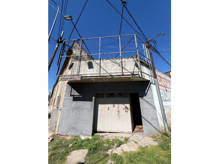 VENDE IMPORTANTE ESQUINA DE PARANÁ A REFACCIONAR