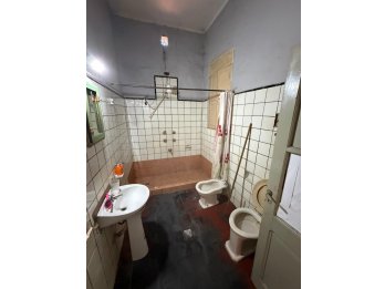 VENDE IMPORTANTE ESQUINA DE PARANÁ A REFACCIONAR