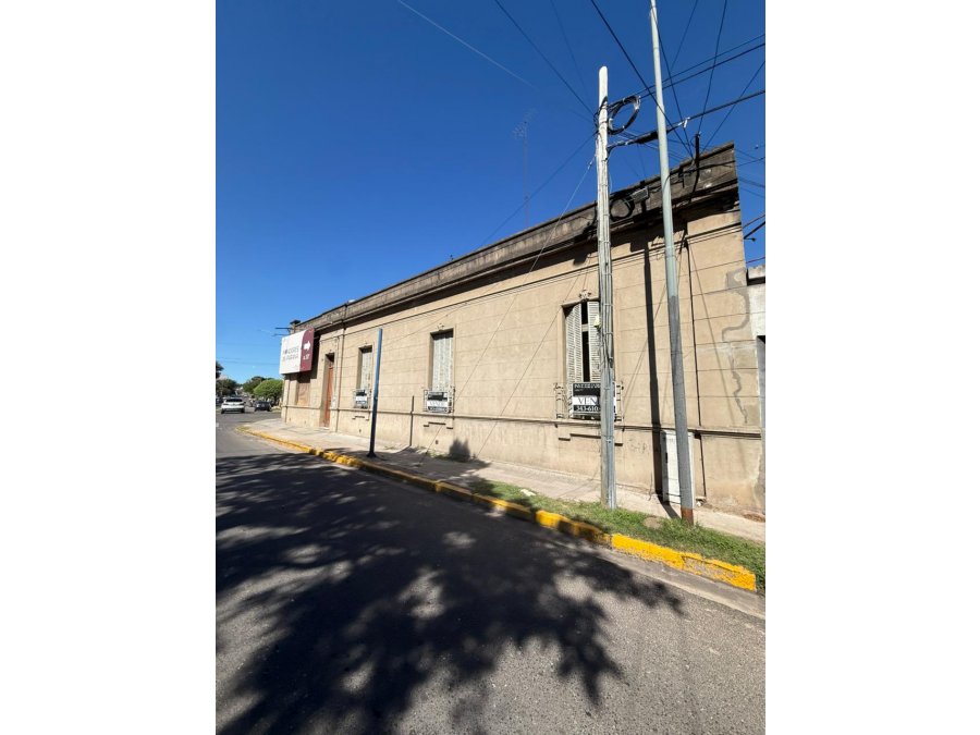VENDE IMPORTANTE ESQUINA DE PARANÁ A REFACCIONAR