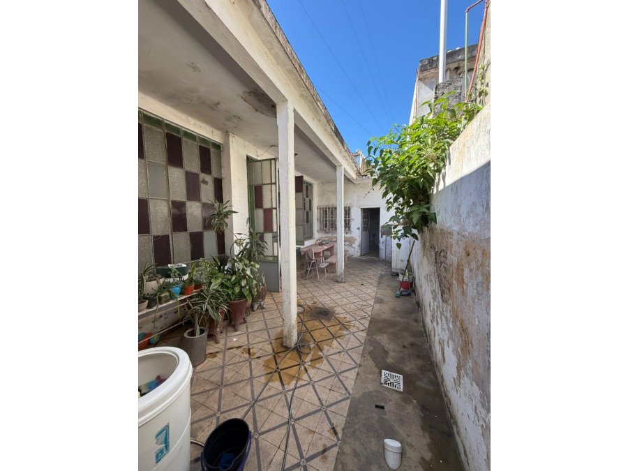 VENDE IMPORTANTE ESQUINA DE PARANÁ A REFACCIONAR