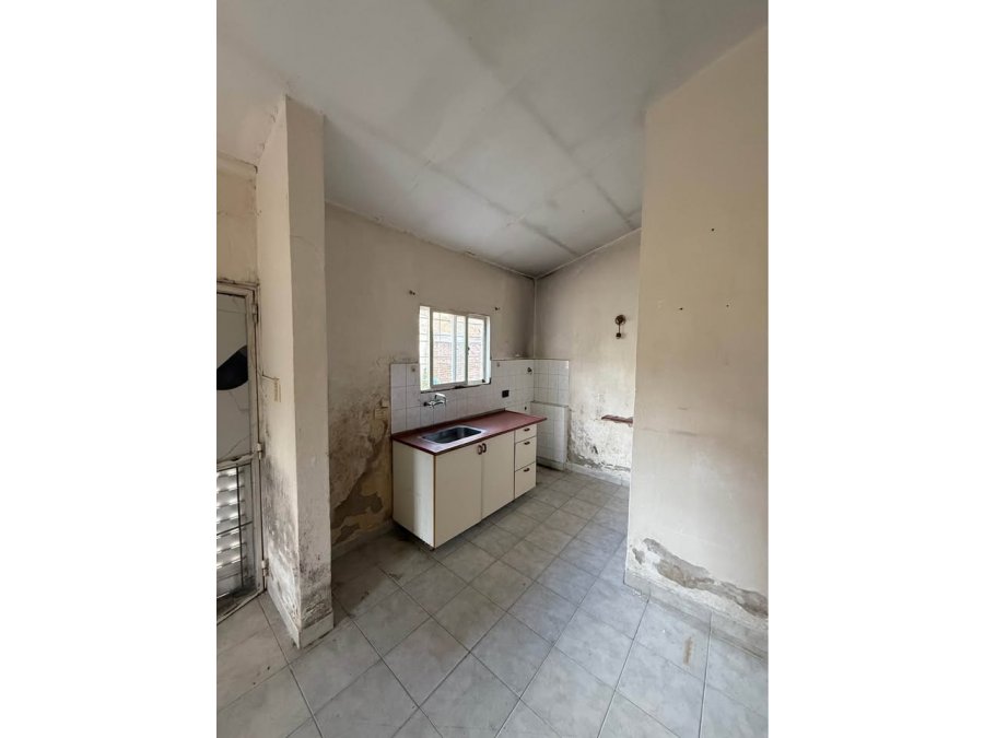 VENDE CASA A REFACCIONAR ZONA PARACAO - HOSPITAL BAXADA