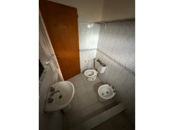 VENDE CASA A REFACCIONAR ZONA PARACAO - HOSPITAL BAXADA