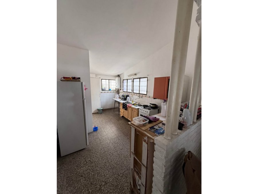 VENDE CASA DENTRO DE BULEVARES - A REFACCIONAR / REFUNCIONAL
