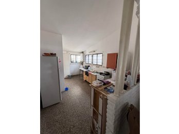 VENDE CASA DENTRO DE BULEVARES - A REFACCIONAR / REFUNCIONAL