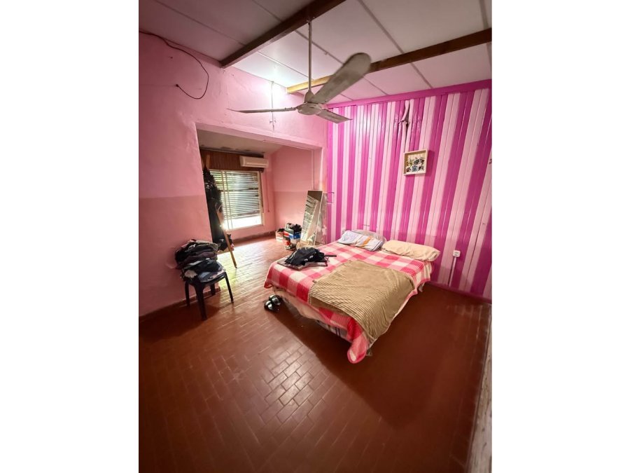 VENDE CASA DENTRO DE BULEVARES - A REFACCIONAR / REFUNCIONAL