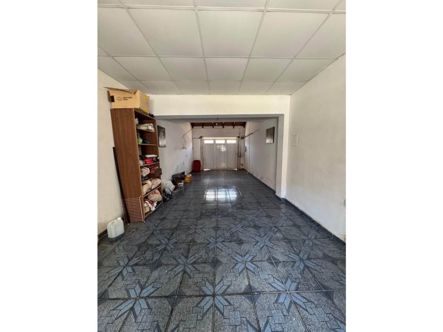 VENDE AMPLIA CASA DE 3 DORMITORIOS ZONA CLUB ESTUDIANTES