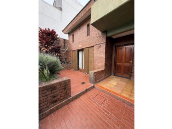 VENDE CASA CÉNTRICA - APTA CRÉDITO
