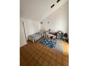 VENDE CASA CÉNTRICA - APTA CRÉDITO