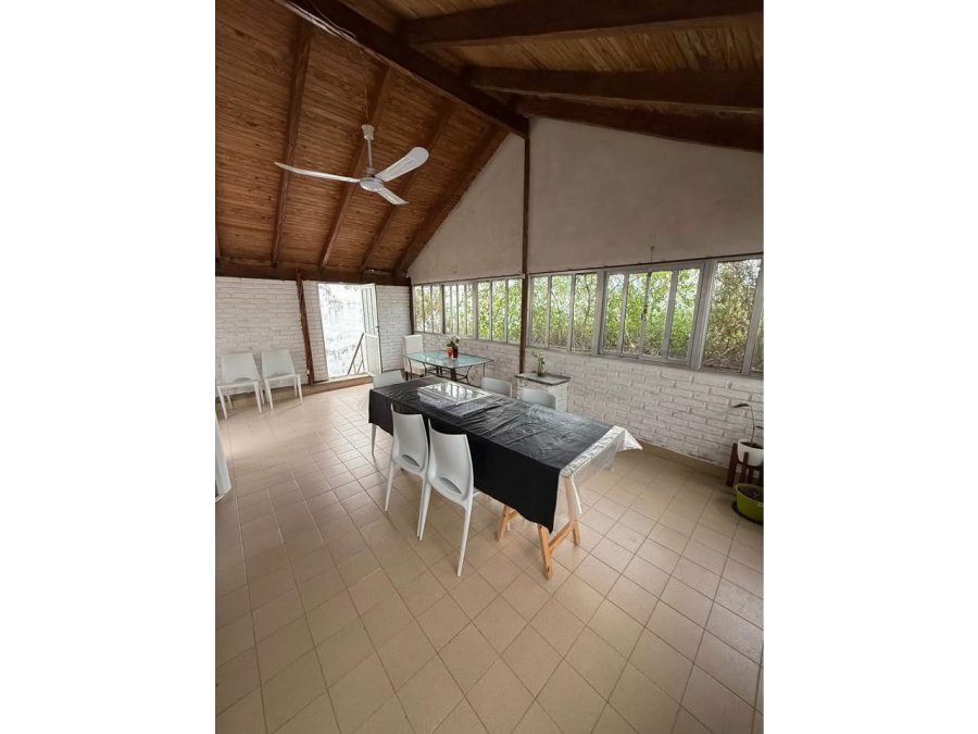 VENDE CASA CÉNTRICA - APTA CRÉDITO