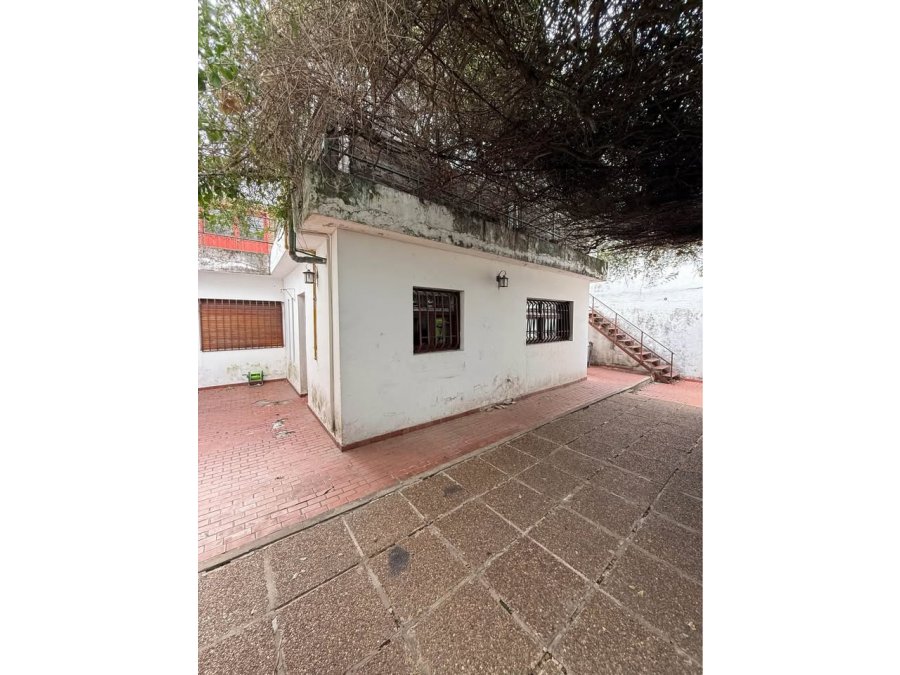 VENDE CASA CÉNTRICA - APTA CRÉDITO