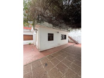 VENDE CASA CÉNTRICA - APTA CRÉDITO