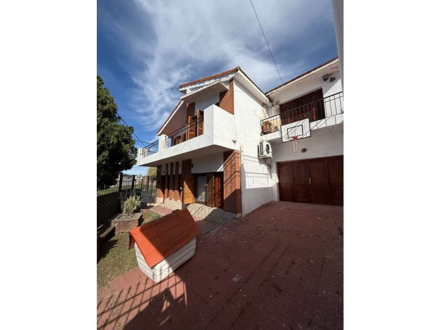 VENDE CASA EN ESQUINA – ZONA PARACAO (CON ASCENSOR)