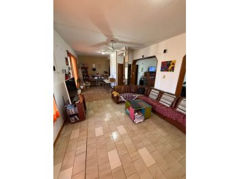 VENDE CASA EN ESQUINA – ZONA PARACAO (CON ASCENSOR)