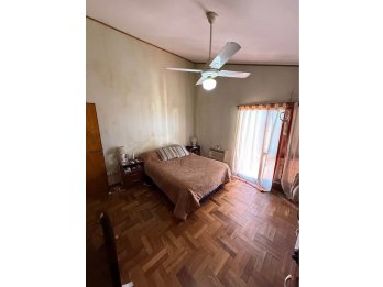 VENDE CASA EN ESQUINA – ZONA PARACAO (CON ASCENSOR)