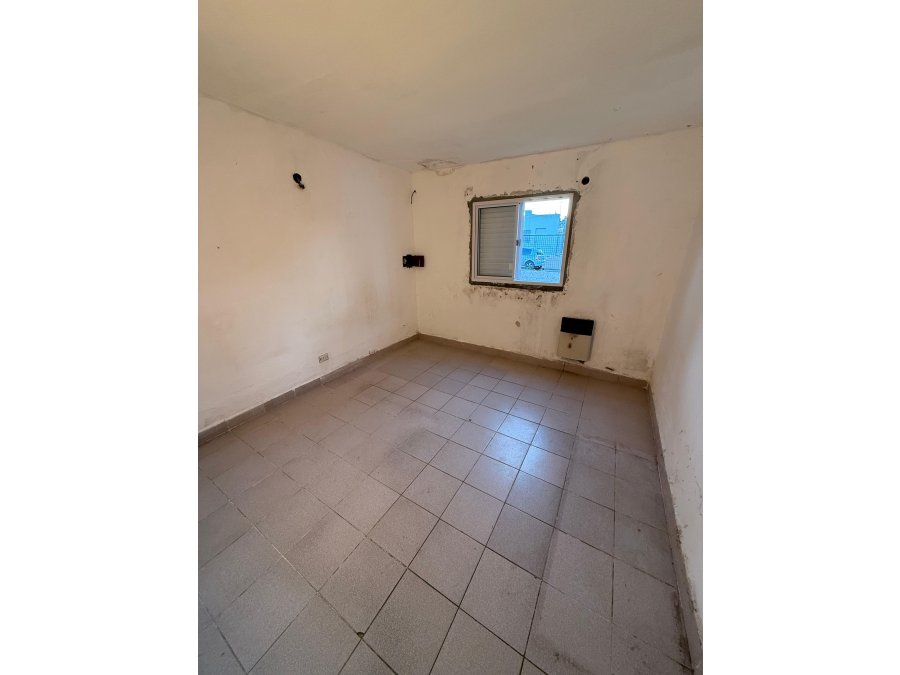 VENDE CASA CON PATIO Y TODOS LOS SERVICIOS