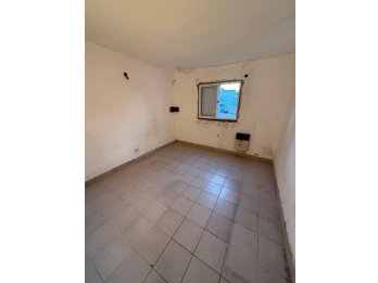 VENDE CASA CON PATIO Y TODOS LOS SERVICIOS