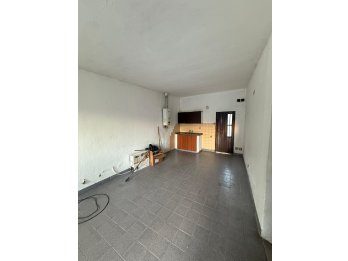 VENDE CASA CON PATIO Y TODOS LOS SERVICIOS