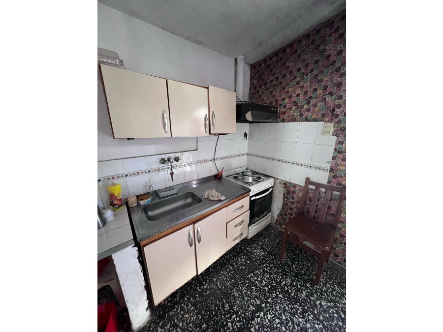 VENDE CASA A REFACCIONAR ZONA NORTE - ESC. DE POLICÍA